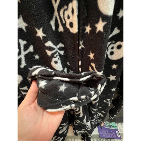 Forever Lazy Fleece Skull & Crossbones Hooded Onesie Unisex XXL (Black/White) - Picture 4 of 8